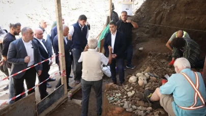 "Yol Çalışmasında Tarihi Keşif: 1000 Yıllık Sır Ortaya Çıktı!"