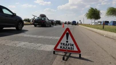 Uşak'ta İşçi Taşıyan 3 Servis Araçında Zincirleme Trafik Kazası: 8 Kişi Yaralı!