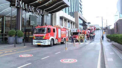 Üsküdar'da AVM'de panik! İş yerinden yükselen duman ekipleri harekete geçirdi