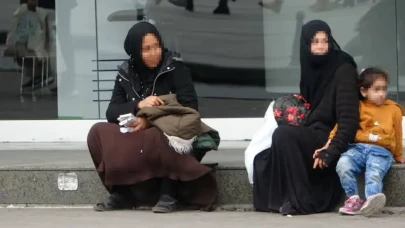 Dilenci, Zabıtaya Yakalandıktan Sonra Protesto Etti: "Eğer Çekiyorsanız, Alkışlayayım!"