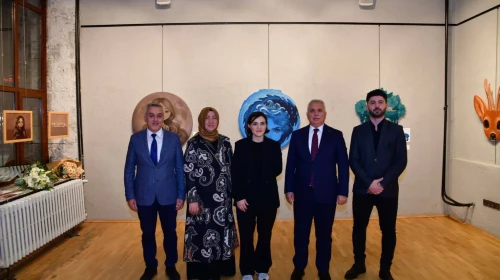 Trabzon Valisi Yıldırım, Eda Uzun'un Trabzon Anıları sergisini ziyaret etti