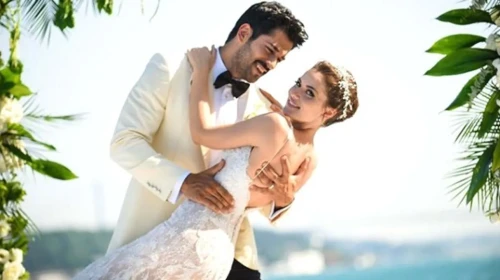 Burak Özçivit – Fahriye Evcen Çifti Evlilik Yıl Dönümlerini Maldivler’de Kutladı