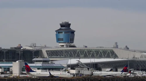 ABD'de hükümet açıldı, uçuşlar başladı