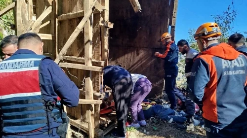 Çayeli'nde devrilen serenderin altında 2 kişi kaldı, 1 ölü 1 yaralı var