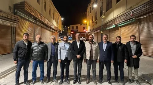 Muş Belediyesi Eşbaşkanı Söylemez, Tarihi Çarşıda Yapılan Aydınlatma Çalışmalarını İnceledi