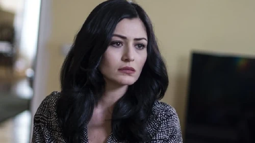 Çarpıntı Dizisi Hülya Kimdir? Deniz Çakır Kimdir, Kaç Yaşında, Nereli? İşte Hayatı ve Kariyeri