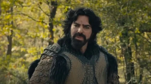 Uğur Pektaş'ın Biyografisi: Orhan Abdurrahman Gazi Rolü ve Tiyatro Kariyeri Hakkında Bilgiler