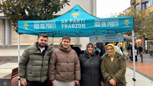 AK Parti Trabzon Kadın Kolları, Maraş Caddesi'nde üye standı açtı
