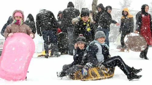 Niğde’de 16 Aralık Salı Okullar Tatil mi? Üniversitelere Kar Tatili Var mı?