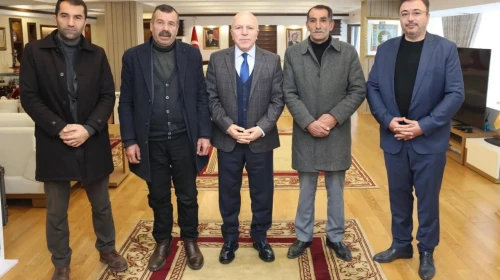 AK Parti heyeti Erzurum Büyükşehir Belediyesini ziyaret etti, görüşmeler yapıldı