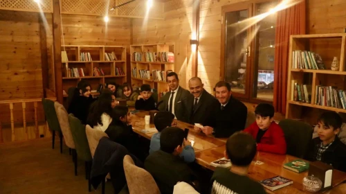 Ardanuç'ta Protokol, Okul İle Kitap Okuma Etkinliğinde Bir Araya Geldi