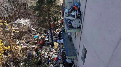 Ev Temizliği Rekoru: 10 Kamyon Çöp Çıkarıldı!