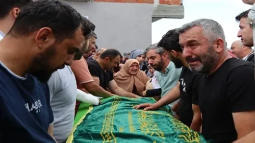 Oltu'daki göçükte hayatını kaybeden 3 işçi, gözyaşlarıyla son yolculuğuna uğurlandı