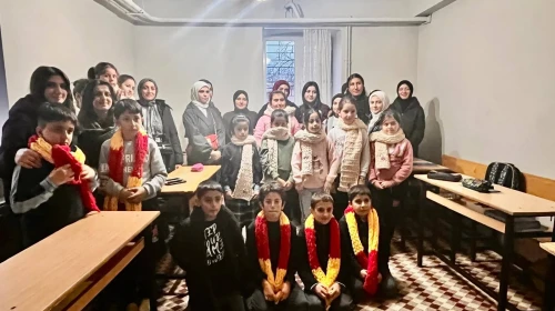 Genç Gönüllüler, çocuklarla bir araya gelerek kardeşlik ve dayanışma örneği sergiledi