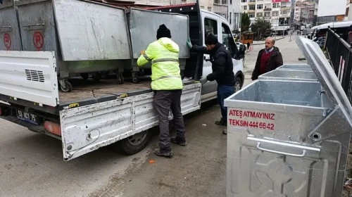 Pazar Belediyesi çöp kutularını yenileyerek temiz bir çevre hedefliyor