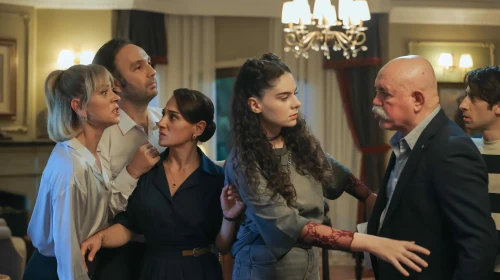 Veliaht dizisine dev isim! Uzak Şehir'in oyuncusu geliyor! Zahide karakteriyle kadroya dahil oldu