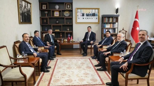 Ahmet Davutoğlu'ndan, Mahmut Arıkan’a ziyaret