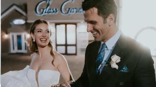 Herkes ayrıldılar sanıyordu! Yasemin Kay Allen beyaz gelinliğini giydi: Güzel oyuncu eski FBI ajanıyla dünyaevine girdi