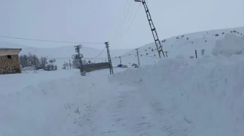 Çat Belediyesi karla mücadele çalışmalarını sürdürüyor, yollar güvenli hale getiriliyor