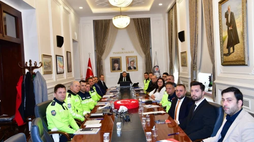 Vali Şahin, Trafik Komisyonu Üyeleriyle Değerlendirme Toplantısı Yaptı