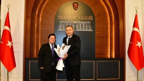 Down sendromlu sporcu Enes Yılmaz'dan Vali Şahin'e anlamlı ziyaret
