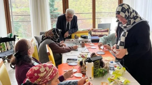 Huzurevi sakinlerine el sanatları ile psiko-sosyal destek sunuluyor