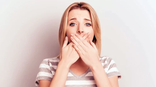 Hıçkırık Nasıl Geçer? Evde Denenmiş, Bilim Destekli 9 Yöntem