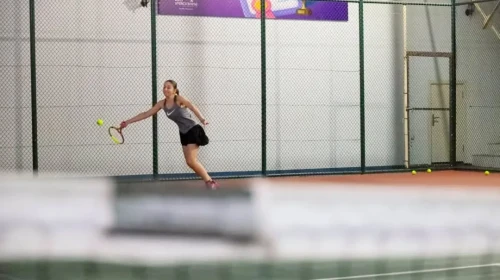 Artvin Tenis Ligi başladı, sporcular centilmenlikle kortta yarışıyor