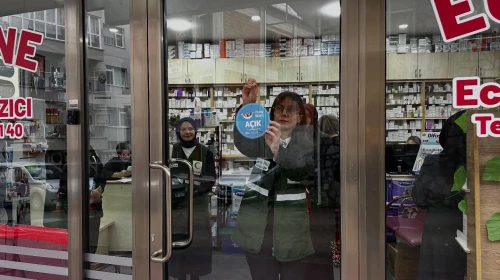 Rize'de Yeşilay Kadın Komisyonu, esnafa bağımlılıkla mücadele için bilgilendirme ziyareti yaptı