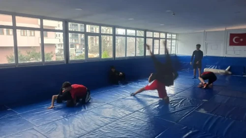 Arhavi’de Güreş Antrenmanları Hız Kesmeden Sürüyor