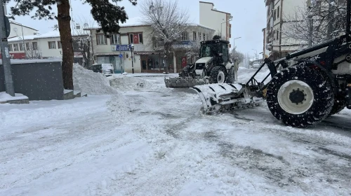 Pazaryolu'nda Karla Mücadele: Belediye Ekipleri 24 Saat Görevde
