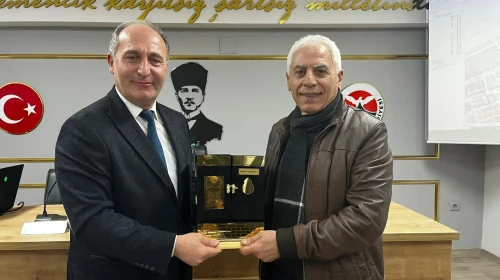 Arhavi'de Başkan Ataselim'den meclis üyelerine yeni yıl hediyesi ve birlik mesajı