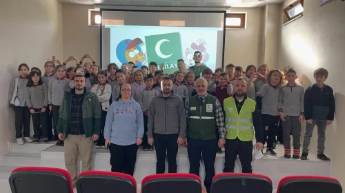 Rize'de Yeşilay, öğrencilere sağlıklı yaşam ve bağımlılıkla mücadele eğitimi verdi
