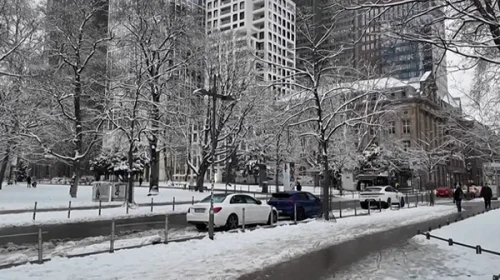 Almanya'da Yoğun Kar ve Dondurucu Yağmur Ulaşımda Kaosa Neden Oldu