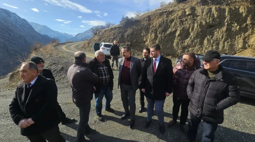 Faruk Çelik, Yusufeli'nde sorunları dinleyip teşkilat mensuplarını ödüllendirdi