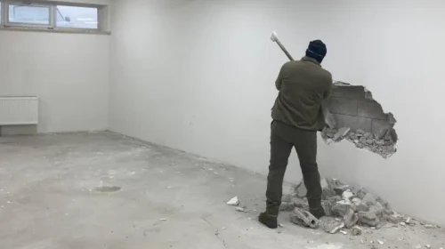 Yusufeli'nde yeni konferans salonu inşaatı hızla devam ediyor