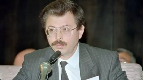 Adnan Kahveci Kimdir? Türk Siyaset Arenasının Önemli İsimlerinden Biri