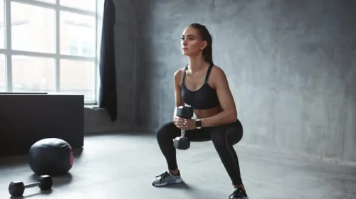 Evde doğru squat nasıl yapılır? Squat nedir, hangi kasları çalıştırır ve kaç kalori yaktırır?