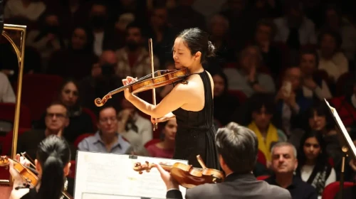 İzmir Devlet Senfoni Orkestrası, İki Usta Sanatçıyı Sahnesinde Ağırladı!