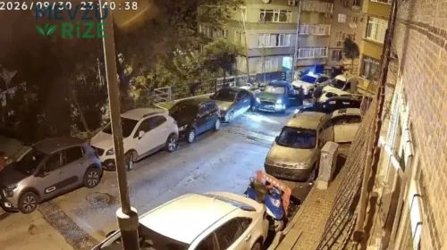 Beşiktaş'ta 'Dur' İhtarına Uymayan Araç, Şişli'deki Park Halindeki Araçlara Çarptı!