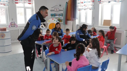 Erzurum Polisi Miniklere Güvenliği Anlattı