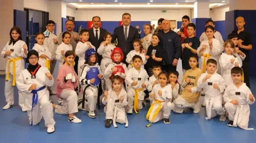 Bayburt Valisi, Yeni Spor Salonu'nda sporcularla bir araya geldi ve onlara destek taahhüdünde bulundu!