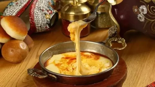 Rize'nin Eşsiz Mıhlama Tarifi: Peynirin Uzadığı, Damak Çatlatan Lezzet!