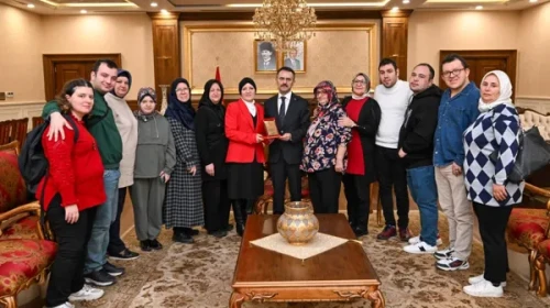 Kocaeli'de Engelleri Aşan Derneklerden Vali Aktaş'a Ziyaret