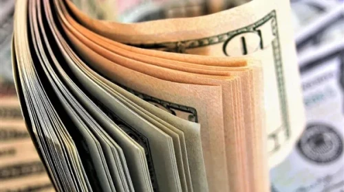 Dolar endeksi tatil nedeniyle 97'nin altında yatay seyretti