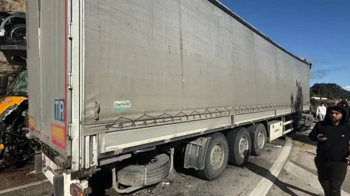 Bucak’ta Tır Çarpışması: İki Sürücü Yaralandı, Durum Critik!