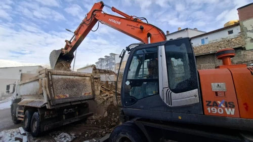 Bayburt’ta Metruk Binalar Bir Bir Yıkılıyor