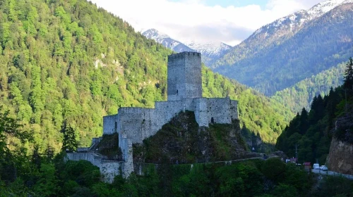 Zil Kale Nerede? Rize’nin Tarihi Hazinesi Hakkında Merak Edilenler