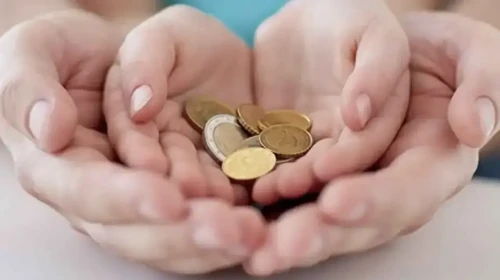 Zekat taksitle ödenebilir mi? Borcu olan kişi zekat vermeli mi? İslam alimlerinin görüşleri ve detaylı açıklama