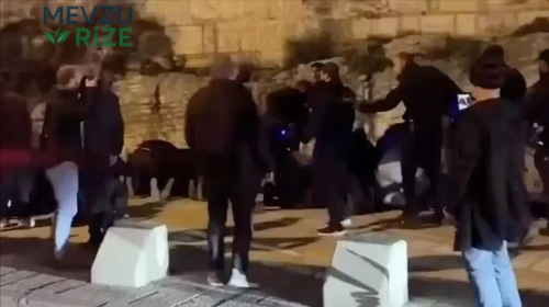 İsrail, Namaz Ederken Filistinlilere Saldırı Düzenledi